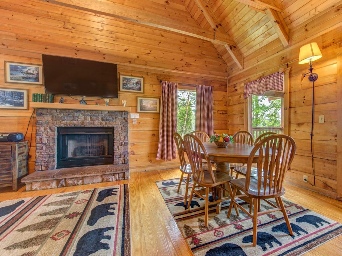 Bear Tracks, 2 Bedrooms, Hot Tub, Fireplace, Wifi, Jetted Tub, Sleeps 6 Gatlinburg Ngoại thất bức ảnh