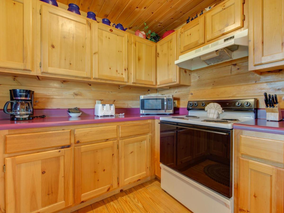 Bear Tracks, 2 Bedrooms, Hot Tub, Fireplace, Wifi, Jetted Tub, Sleeps 6 Gatlinburg Ngoại thất bức ảnh