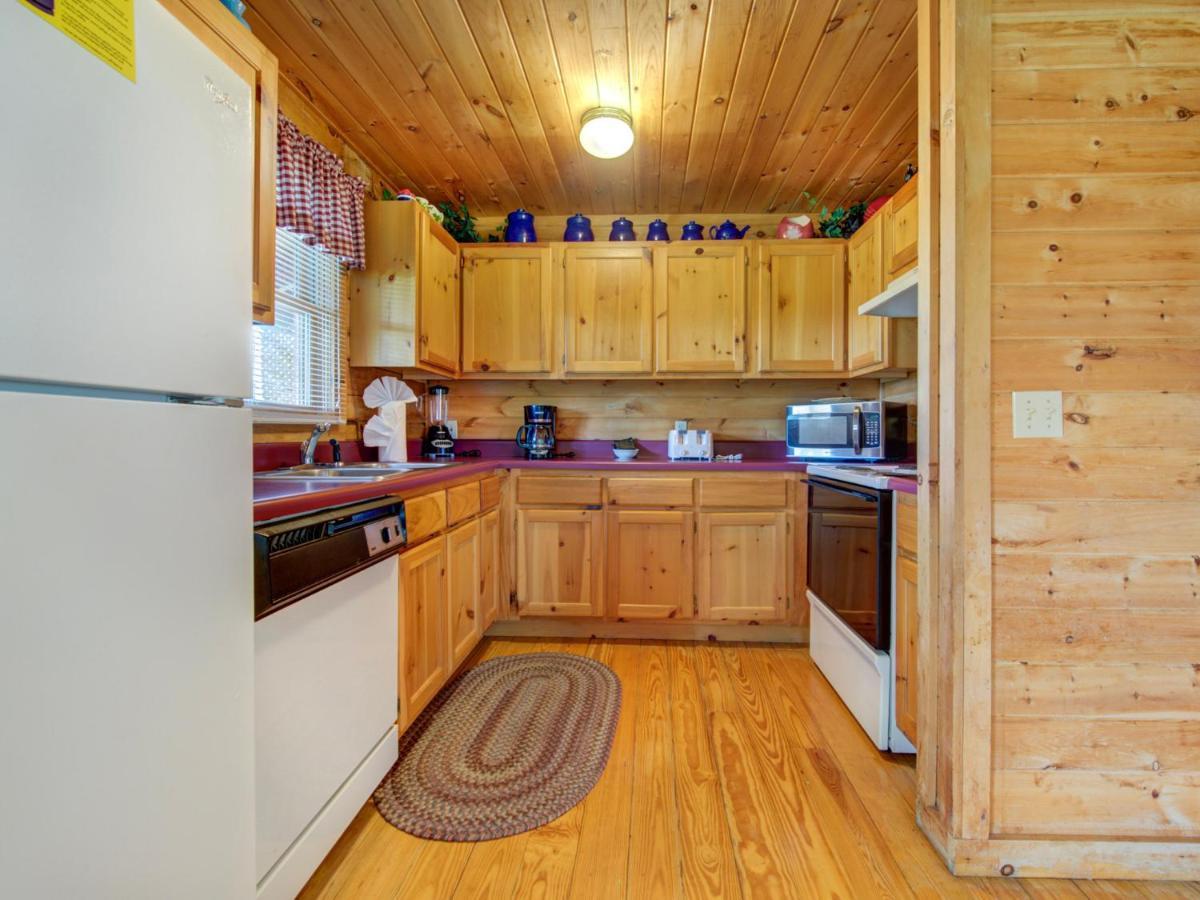 Bear Tracks, 2 Bedrooms, Hot Tub, Fireplace, Wifi, Jetted Tub, Sleeps 6 Gatlinburg Ngoại thất bức ảnh