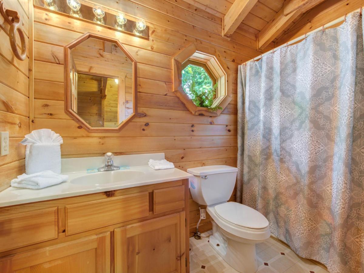 Bear Tracks, 2 Bedrooms, Hot Tub, Fireplace, Wifi, Jetted Tub, Sleeps 6 Gatlinburg Ngoại thất bức ảnh