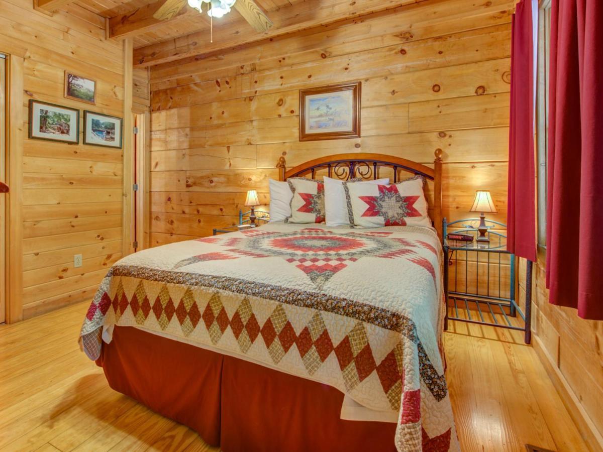 Bear Tracks, 2 Bedrooms, Hot Tub, Fireplace, Wifi, Jetted Tub, Sleeps 6 Gatlinburg Ngoại thất bức ảnh