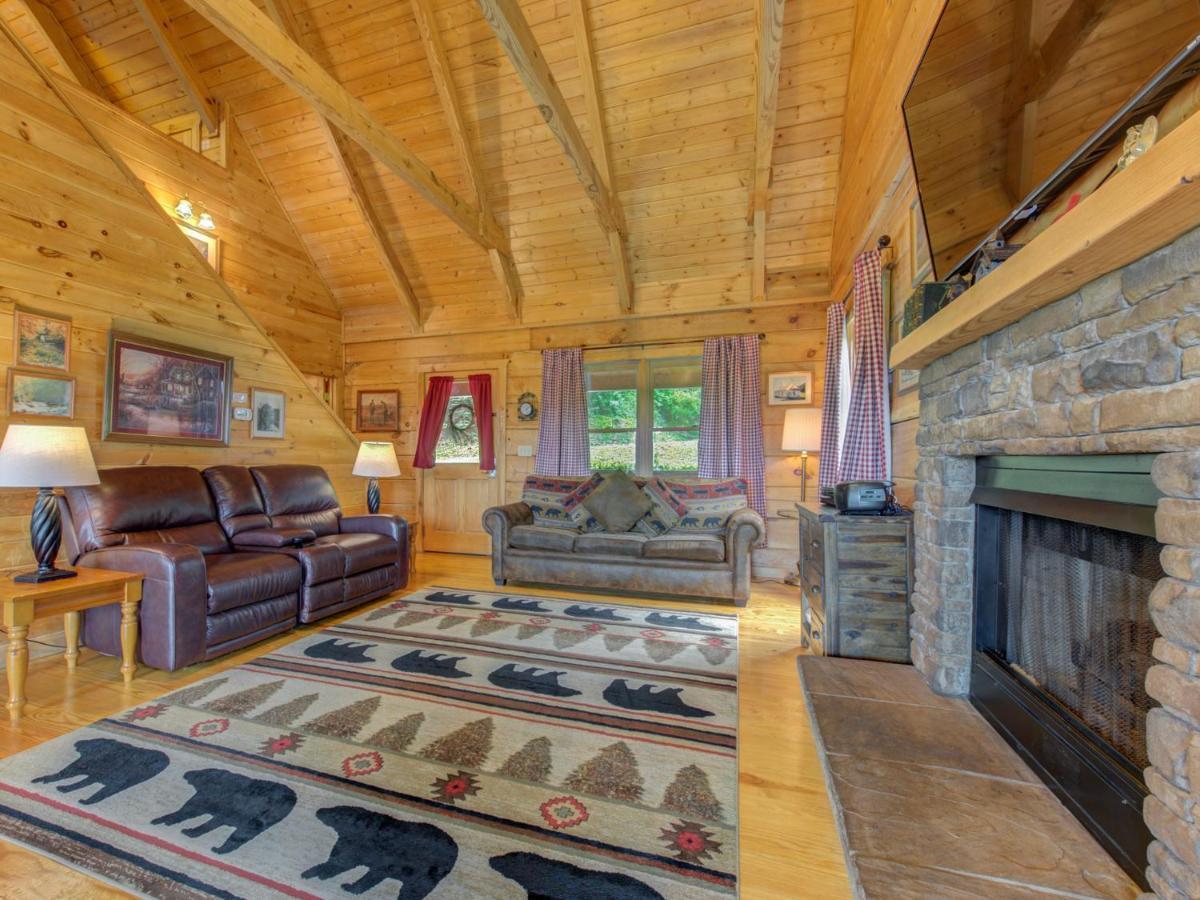 Bear Tracks, 2 Bedrooms, Hot Tub, Fireplace, Wifi, Jetted Tub, Sleeps 6 Gatlinburg Ngoại thất bức ảnh