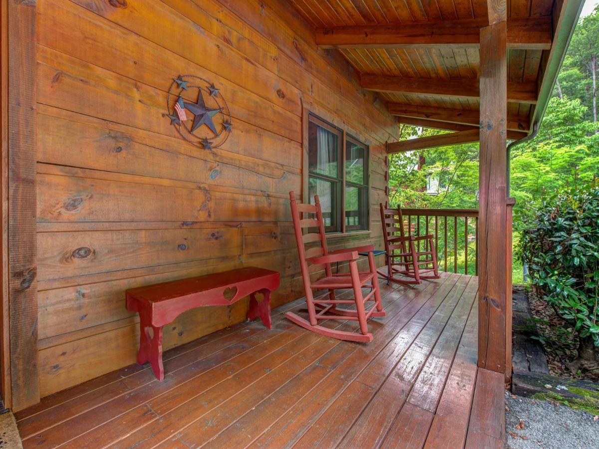 Bear Tracks, 2 Bedrooms, Hot Tub, Fireplace, Wifi, Jetted Tub, Sleeps 6 Gatlinburg Ngoại thất bức ảnh