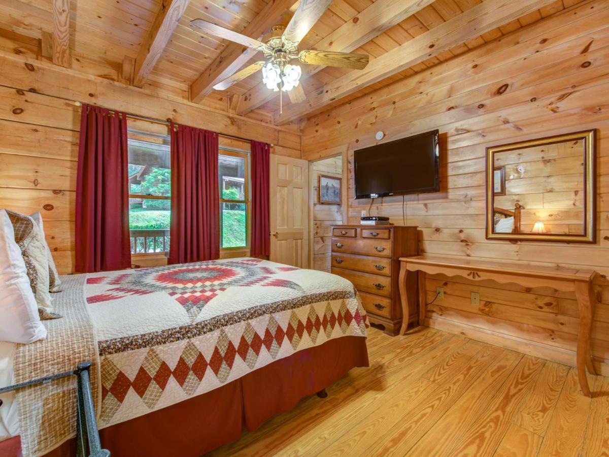 Bear Tracks, 2 Bedrooms, Hot Tub, Fireplace, Wifi, Jetted Tub, Sleeps 6 Gatlinburg Ngoại thất bức ảnh