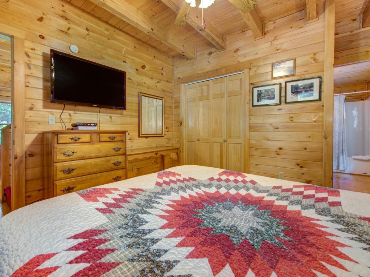 Bear Tracks, 2 Bedrooms, Hot Tub, Fireplace, Wifi, Jetted Tub, Sleeps 6 Gatlinburg Ngoại thất bức ảnh
